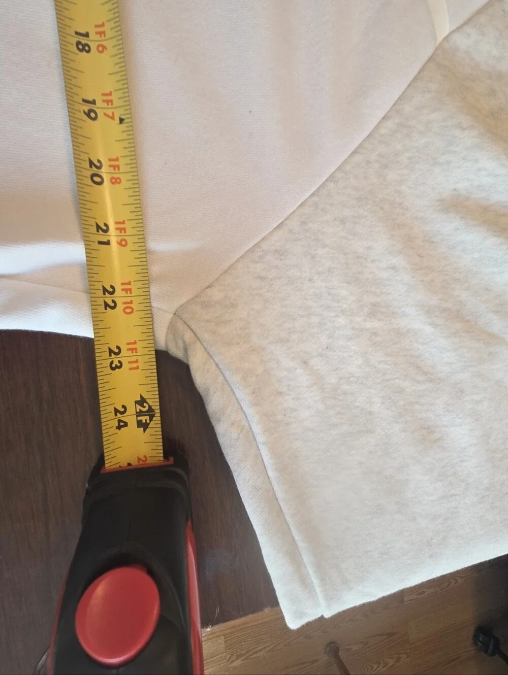Nike Men's Large Dri-fit White Crewneck Sweatshirt with Gray and Black Sleeves